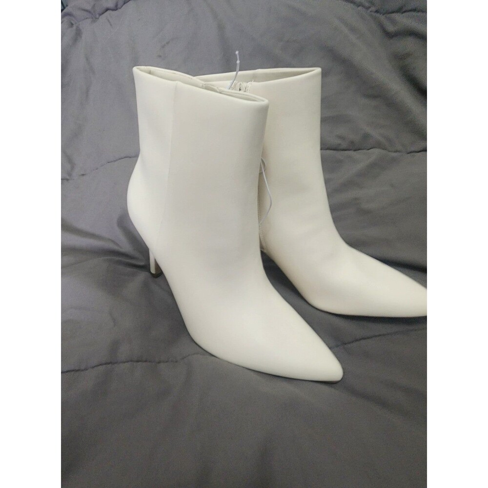 NEW OFF WHITE AGGIE BOOTS SIZE 9